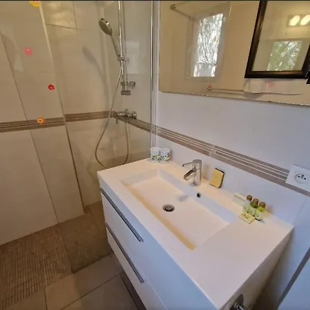 Petit Nid Douillet A Deux Pas De Santa Giulia Porto-Vecchio (Corsica)